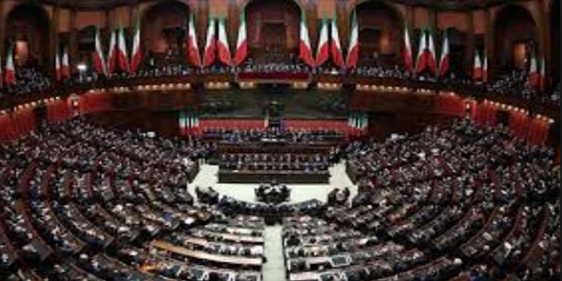 ايطاليا تلغي رسميا معاشات البرلمانيين  